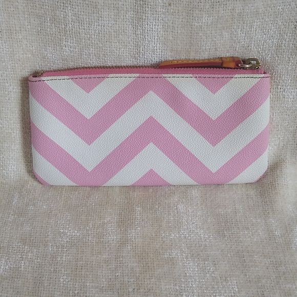 ⌛️ CLEARANCE  - Authentic Dooney and Bourke pouch - Picture 2 of 7